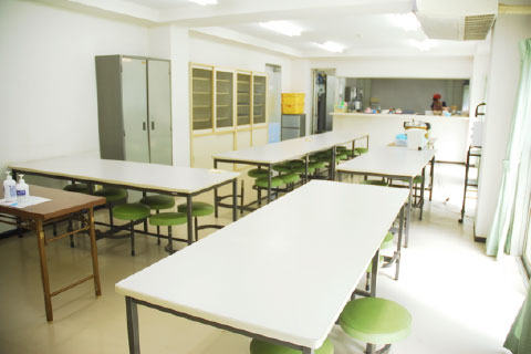 みんなで囲む食堂